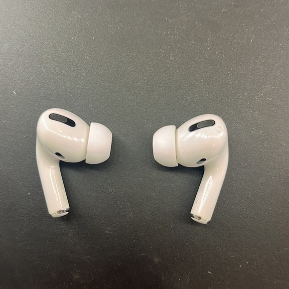 AirPods Pro - Picture 3 of 3